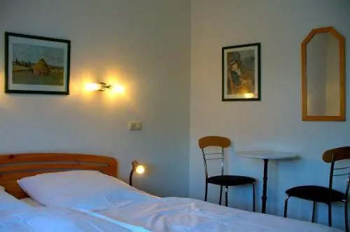 鲁德维格恩斯特酒店 2*